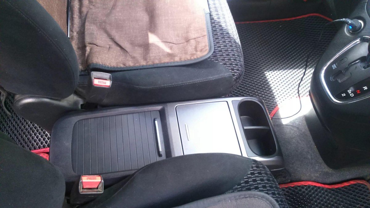 Бардачок между сидений Honda Stream (RN), 1,7 Л, 2003