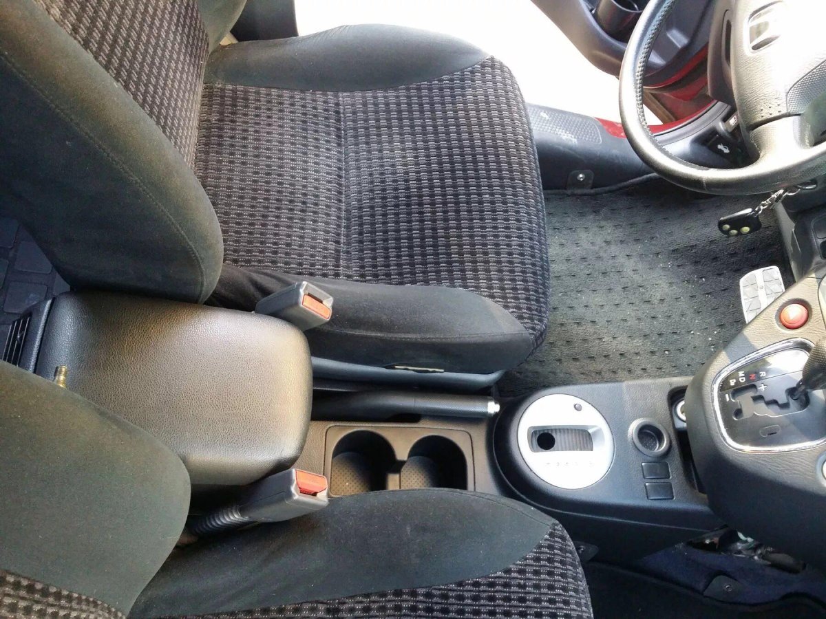 Подлокотник Honda Stream rn1