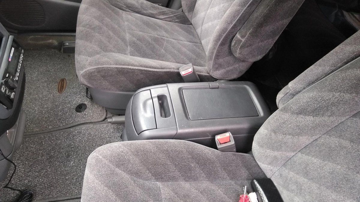 Консоль между сидений