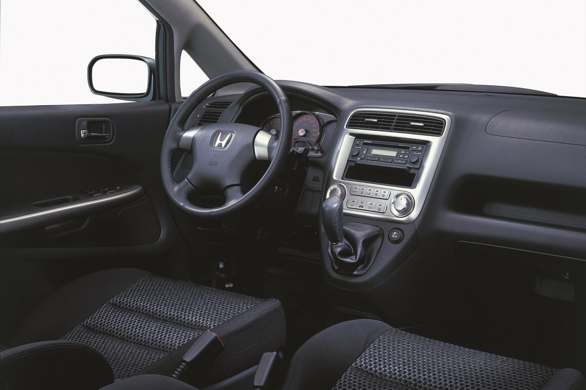 Хонда стрим 2001 салон
