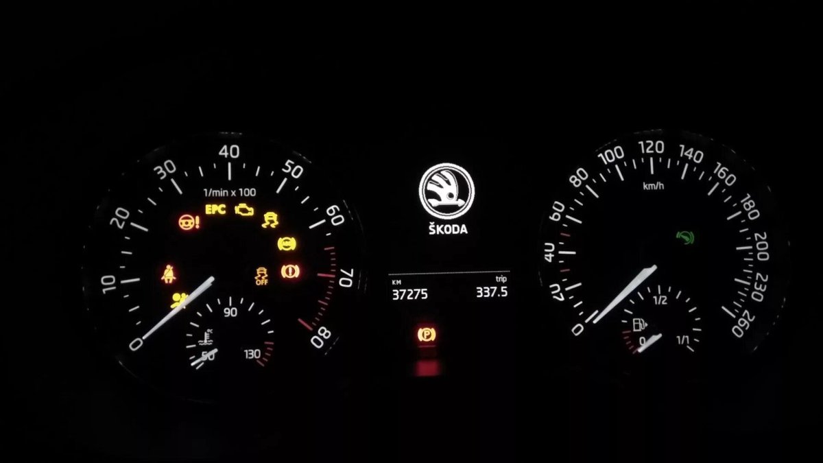 Индикаторы панели приборов Шкода Октавия а4