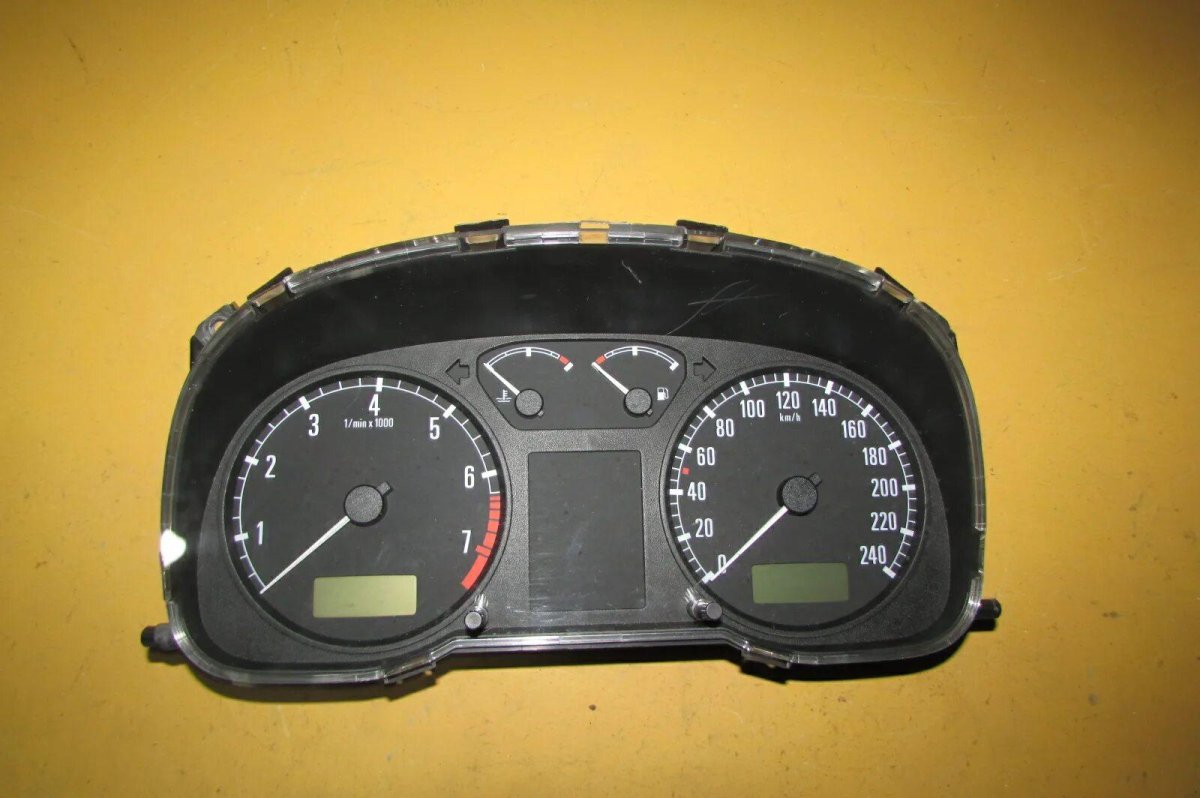 Приборная панель Skoda Octavia Tour