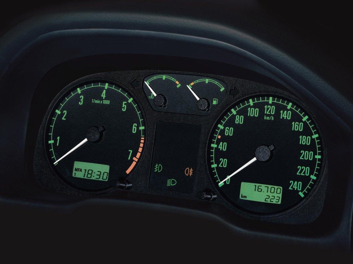 Приборная панель Шкода Октавия тур 1.6