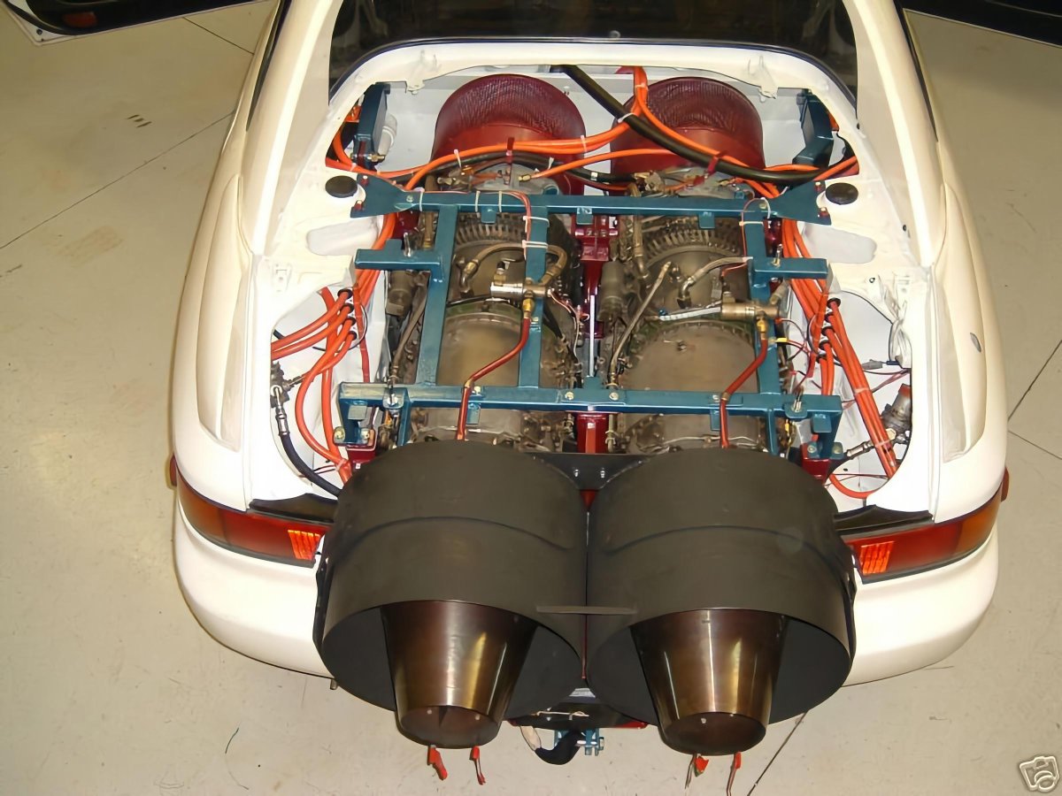 Автомобиль с турбореактивным двигателем