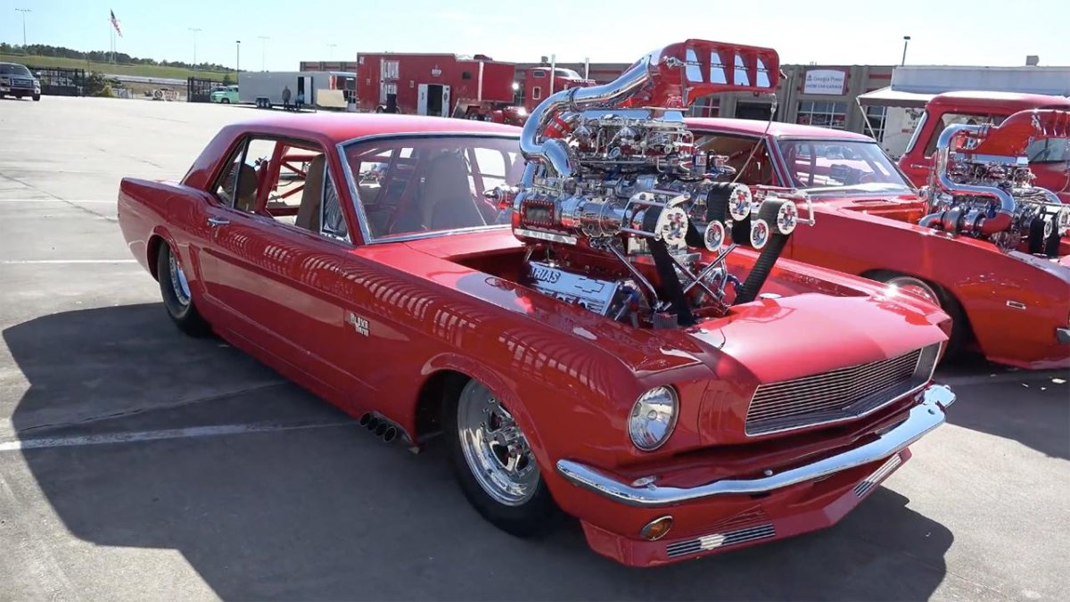 Форд Мустанг 1967 с нагнетателем