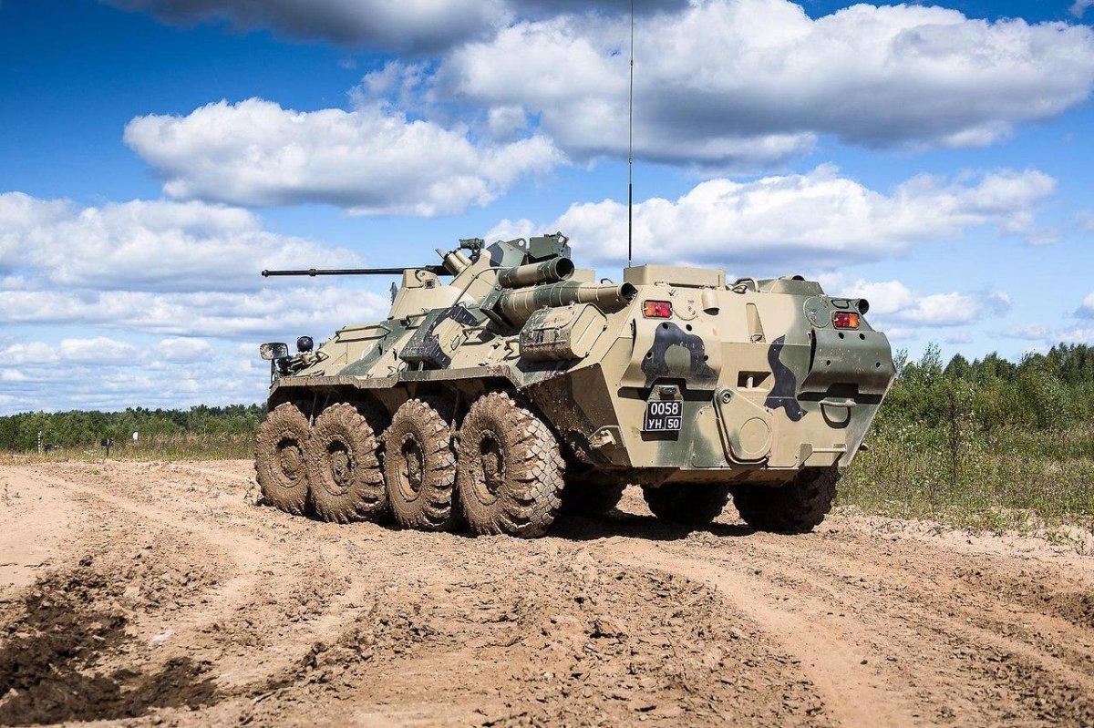 Военная техника БТР -82а