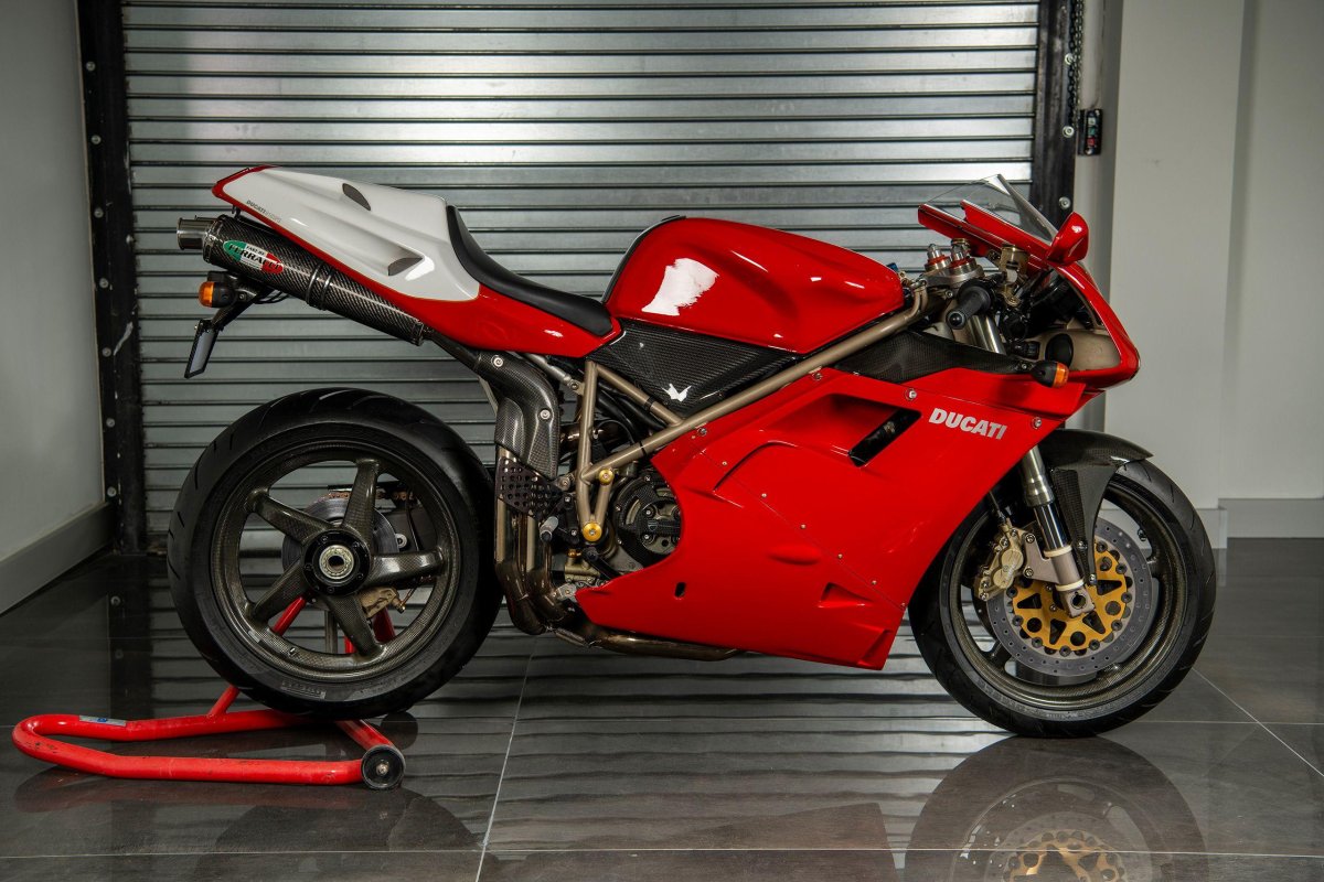 Мотоцикл Ducati 916