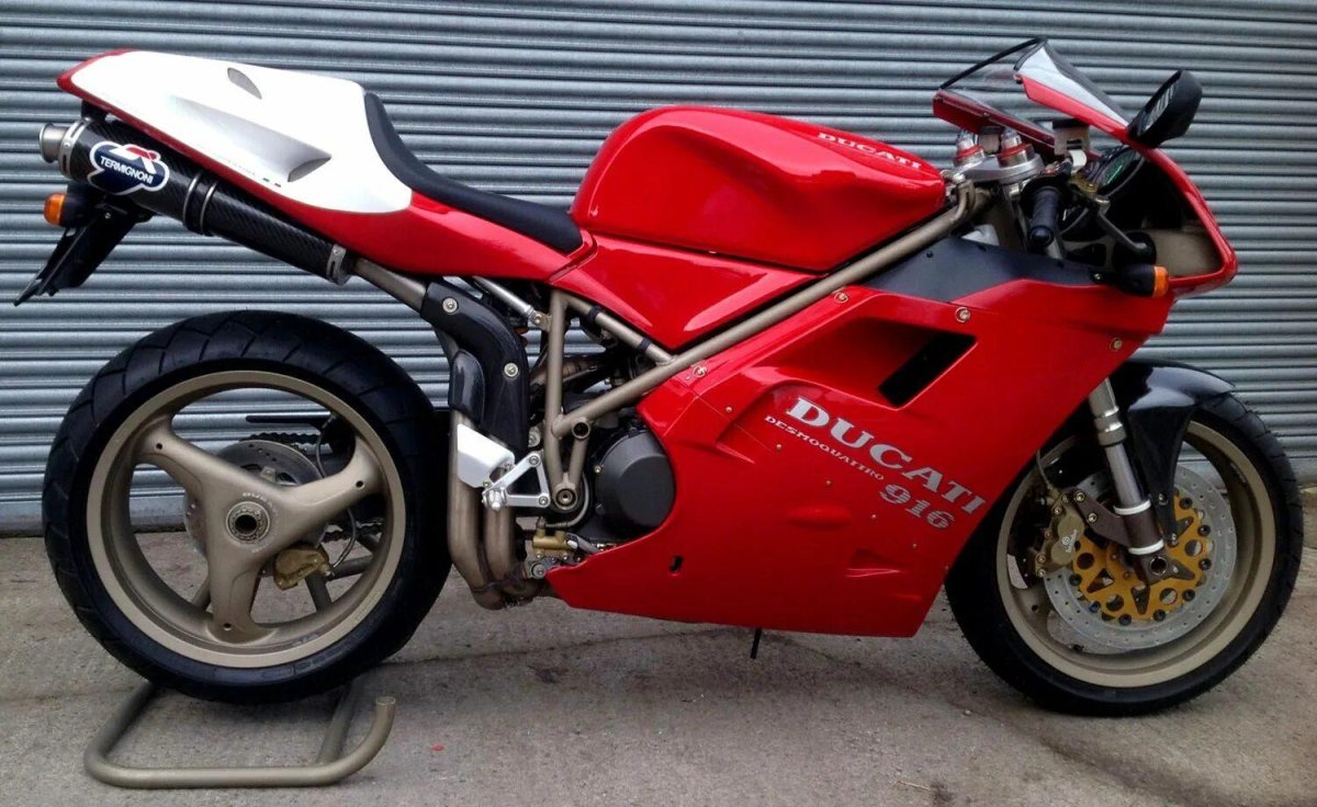 Ducati 916