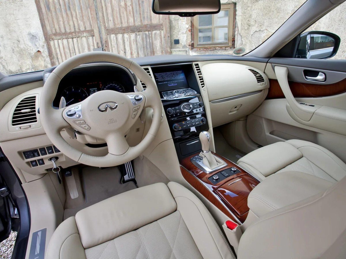 Инфинити fx37 светлый салон