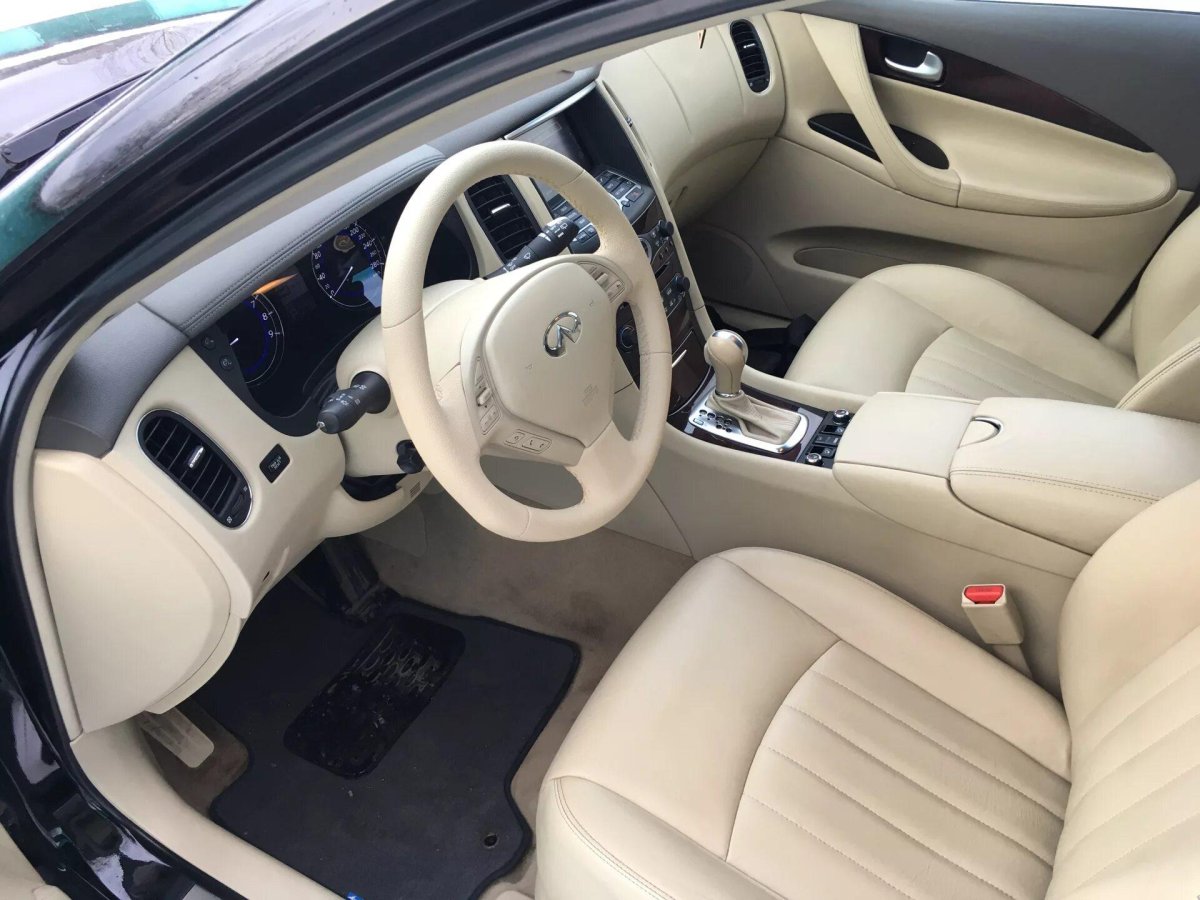 Инфинити fx37 белый салон