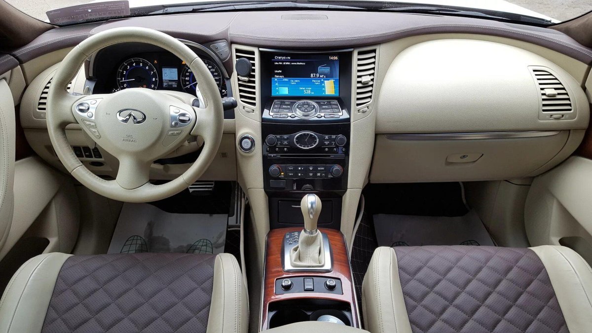 Infiniti qx70 белый салон