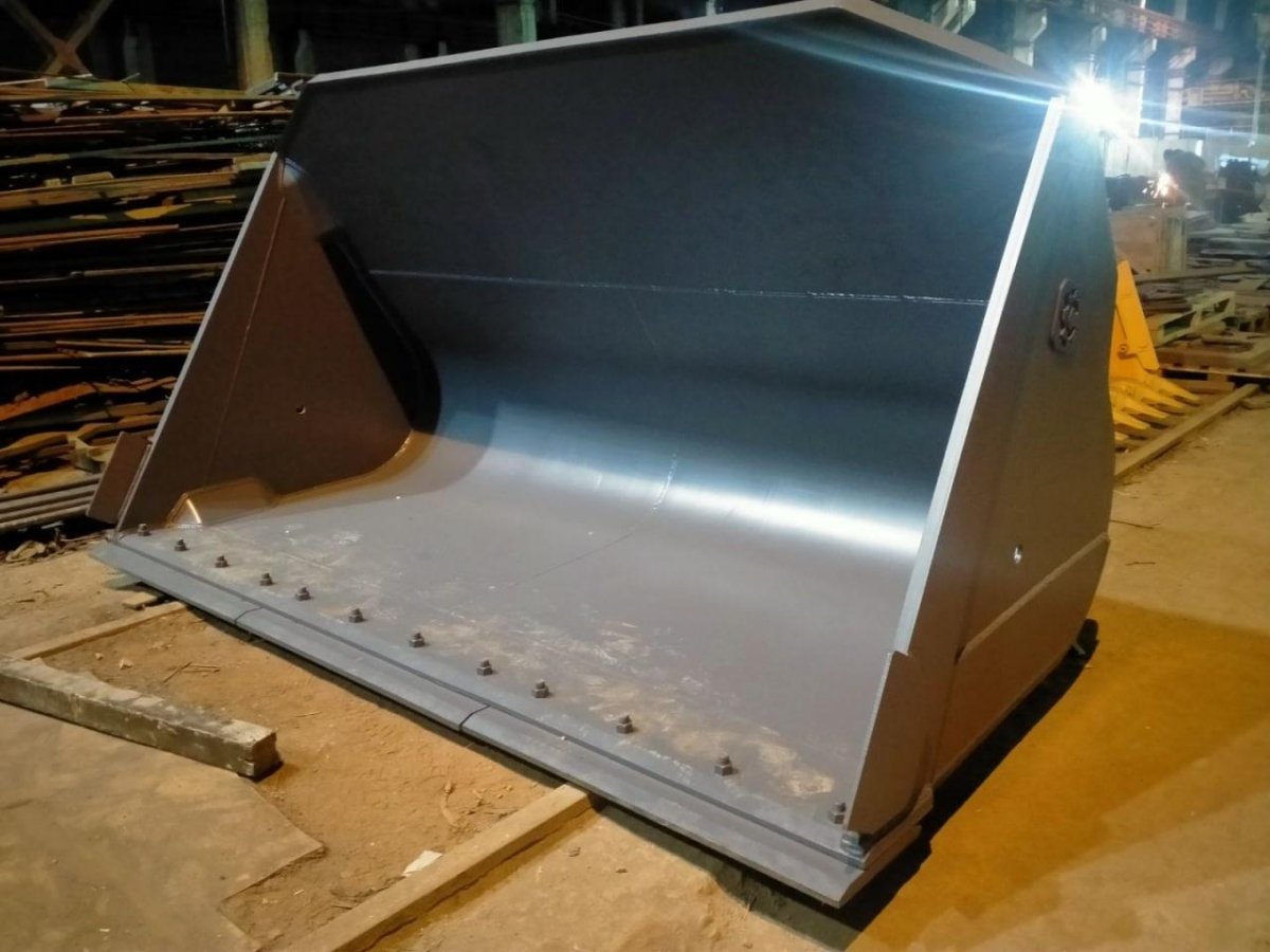 Погрузчик с ковшом