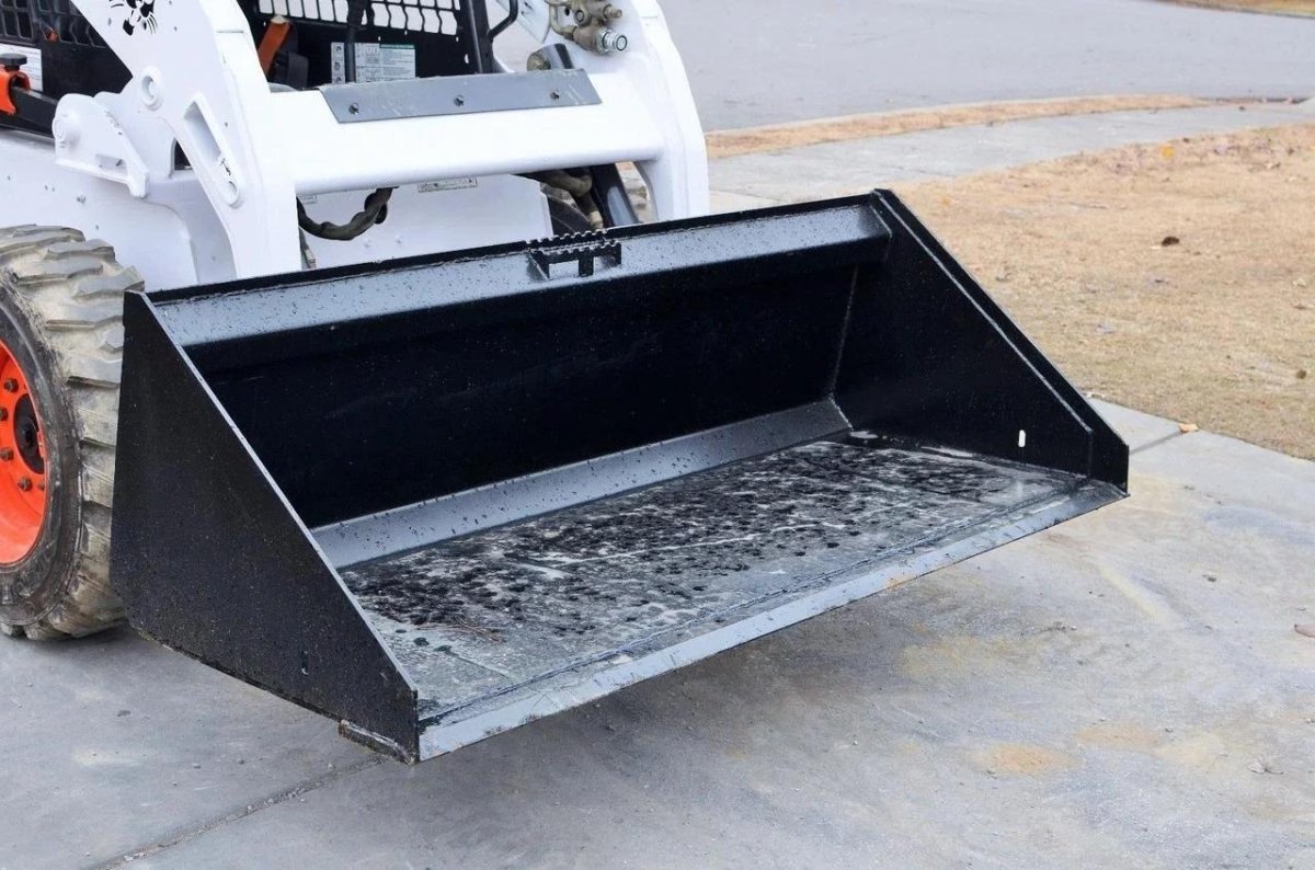 Погрузчик Бобкэт с ковшом