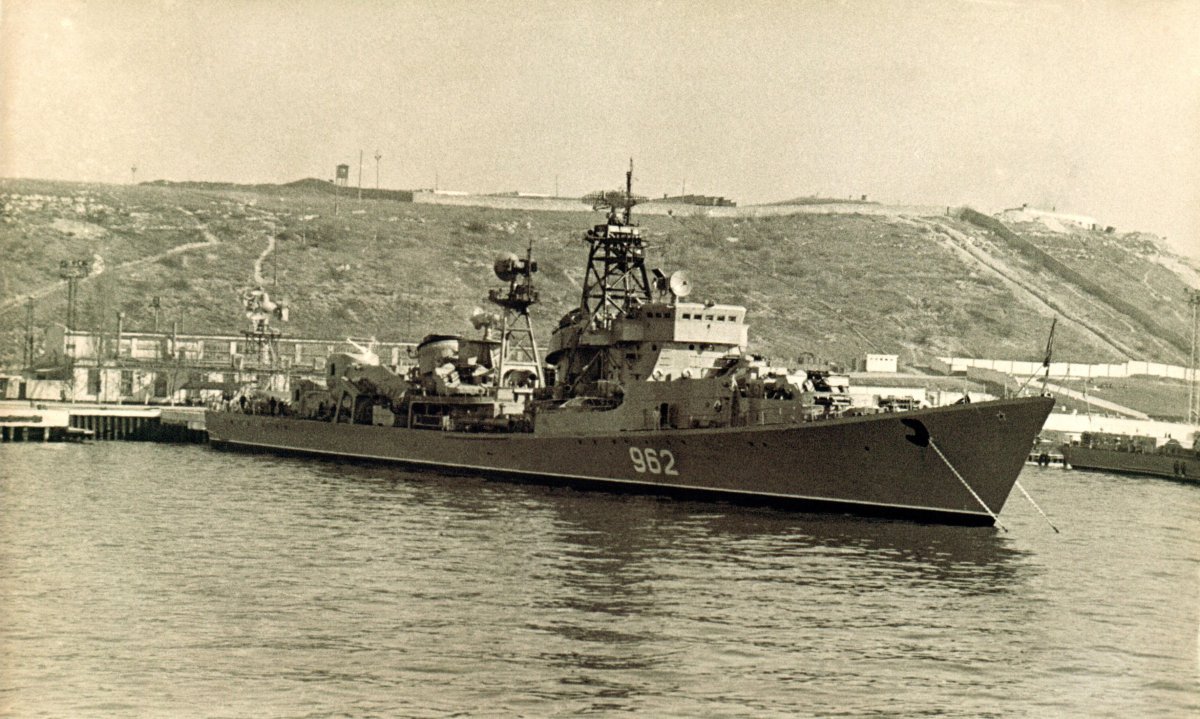 Крейсер комсомолец Балтийский флот