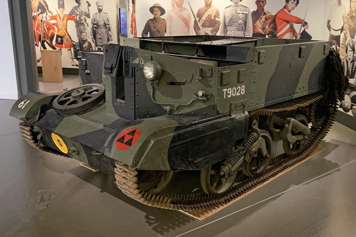 Universal Carrier внутри
