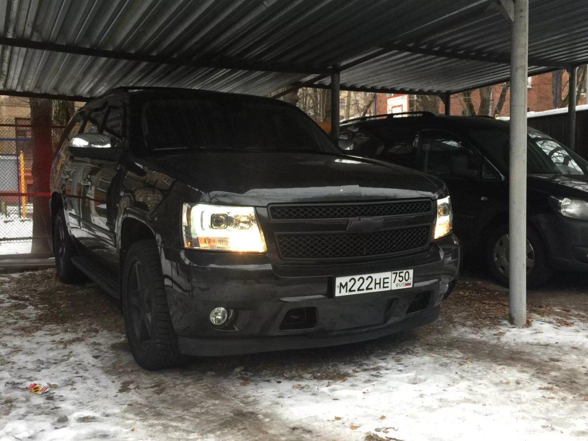 Chevrolet Tahoe ночью