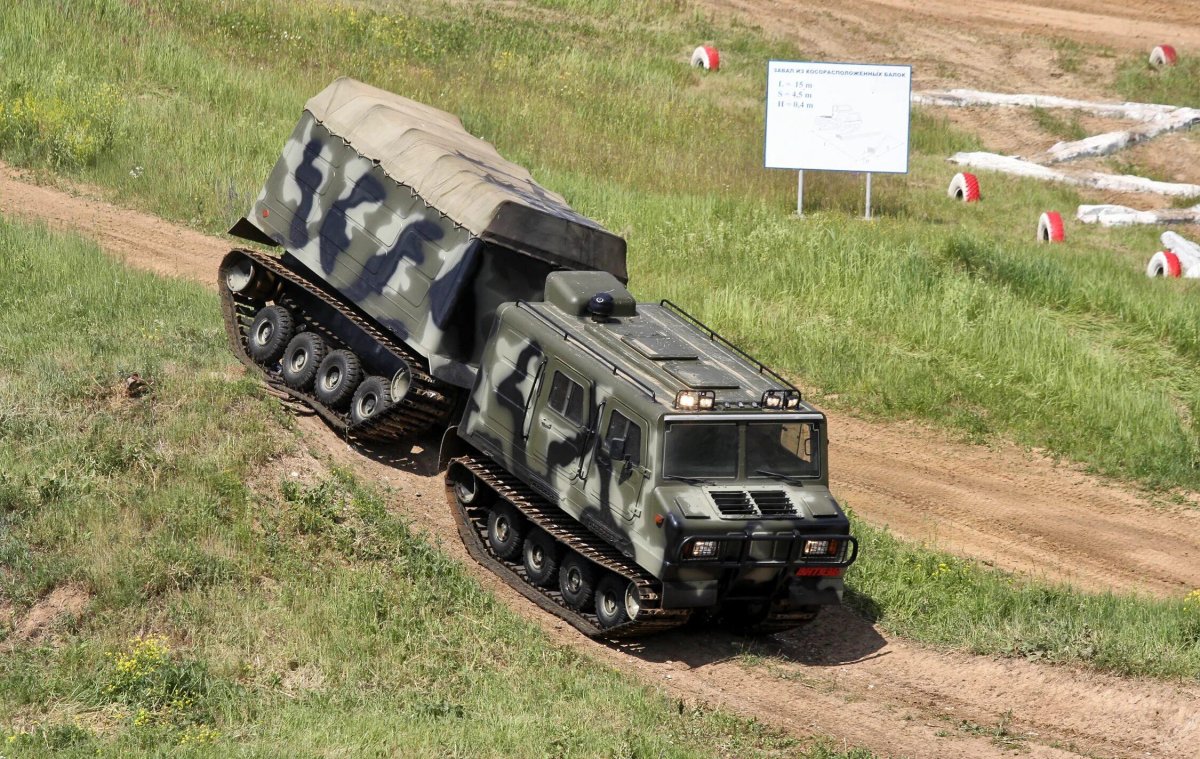 Двухзвенный гусеничный тягач ДТ-3п Витязь