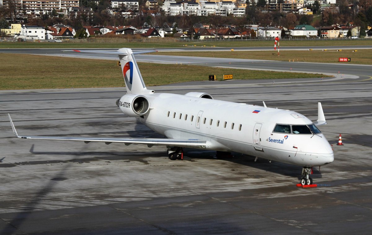 Bombardier crj200 самолет