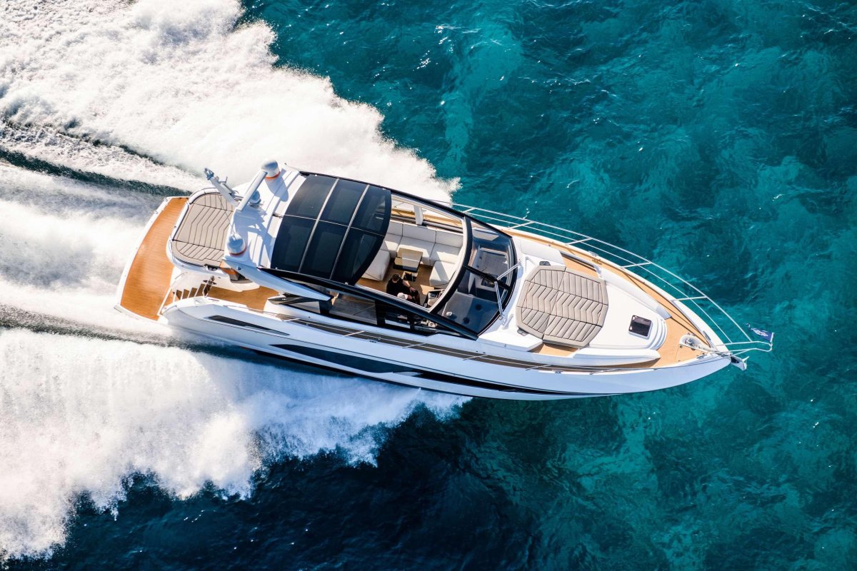 Яхта Sunseeker 155