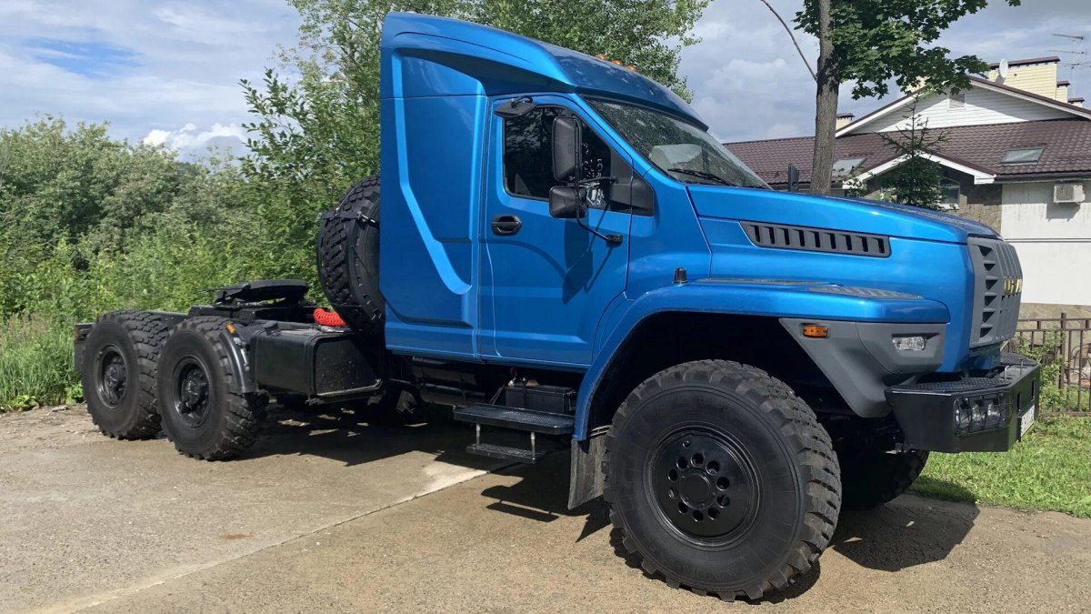 Урал Некст 6х6 тягач