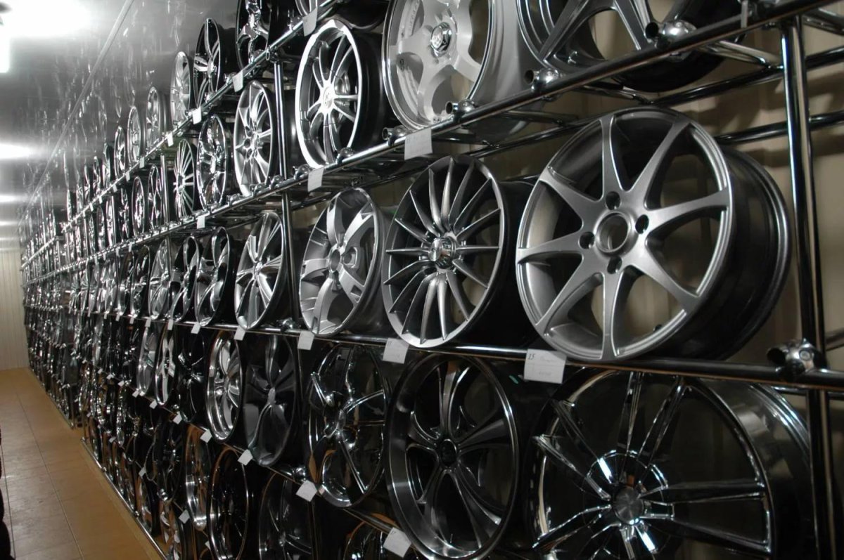 Витрина для литых дисков