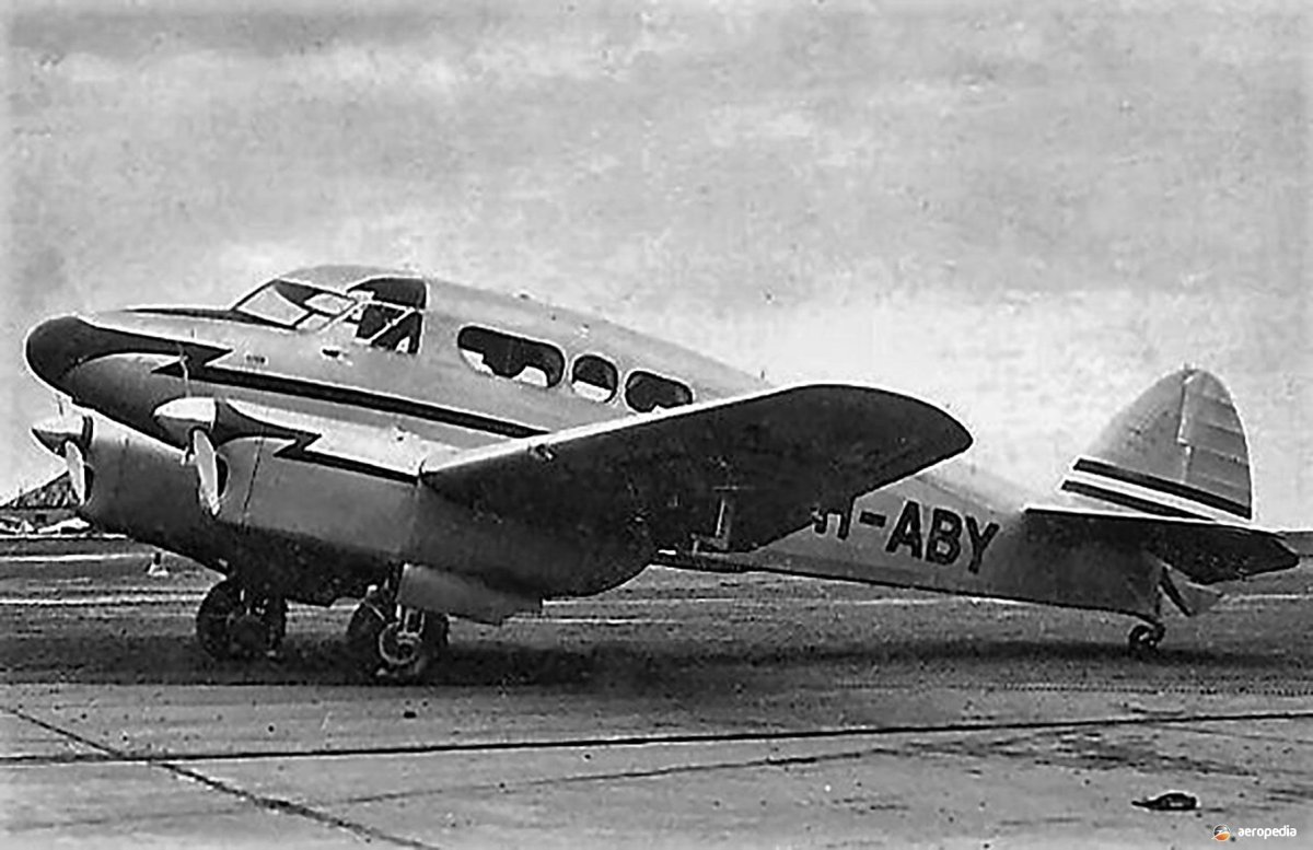 Самолет связи