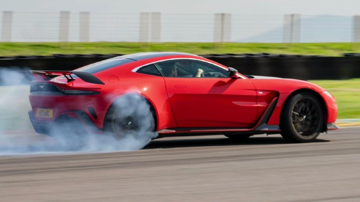 Aston Martin v12 Vantage 2022
