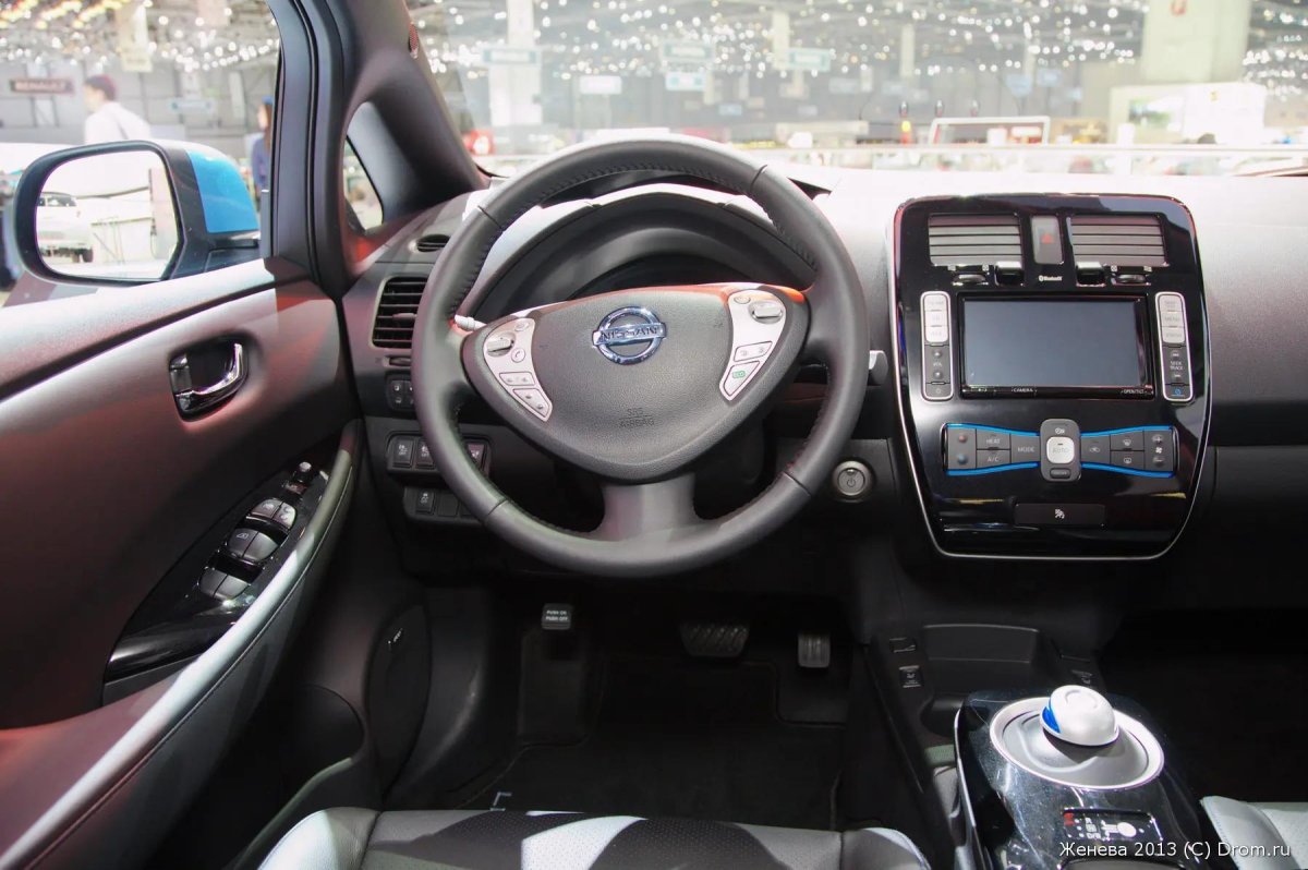 Nissan Leaf 2017 салон