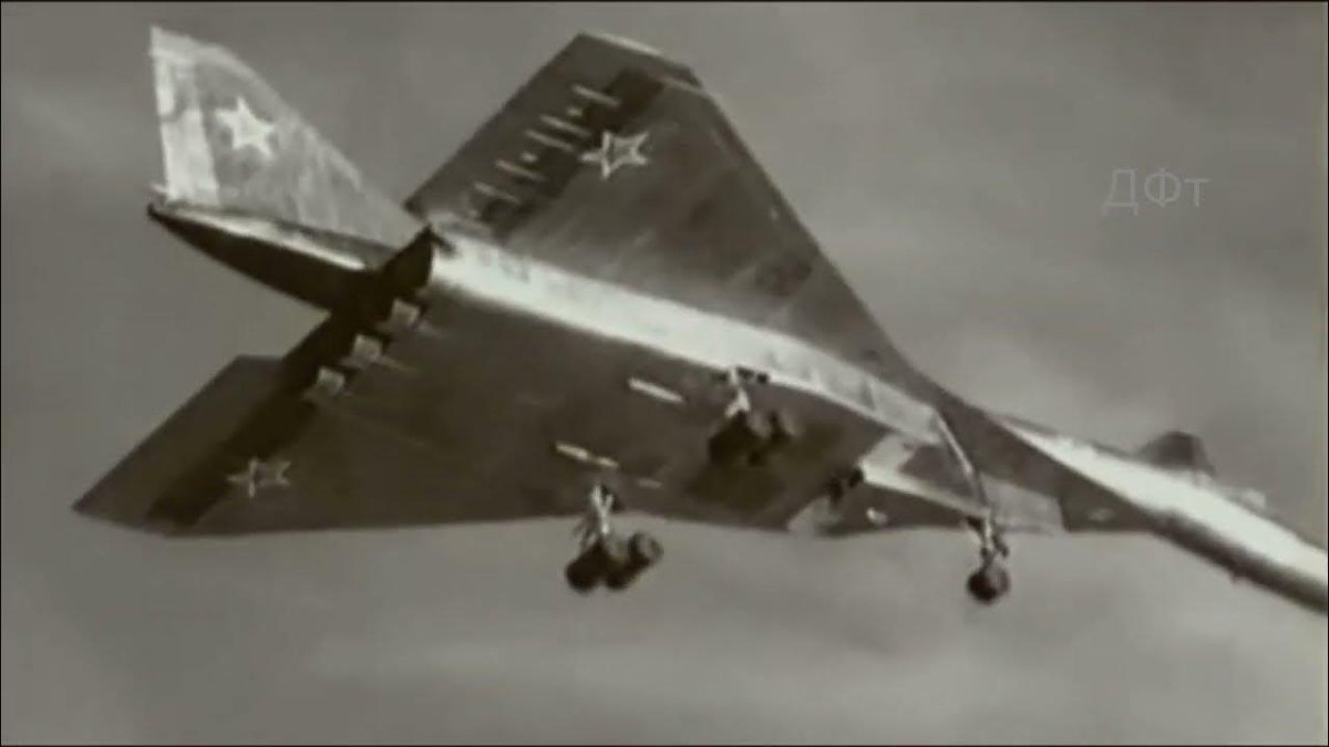 Самолет т-4м