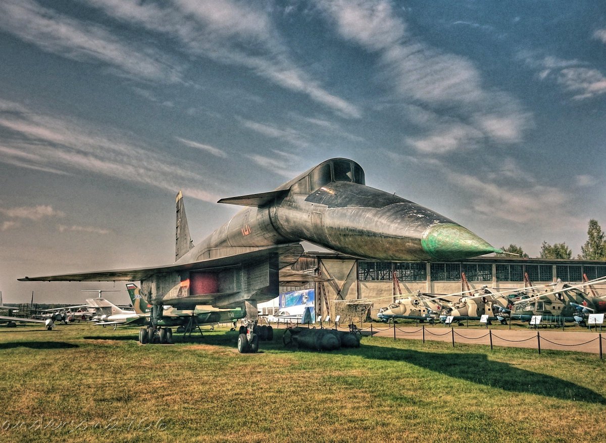 Су-100 самолет