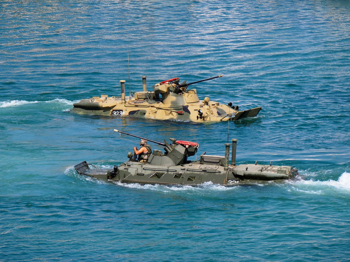 БТР 82 на плаву