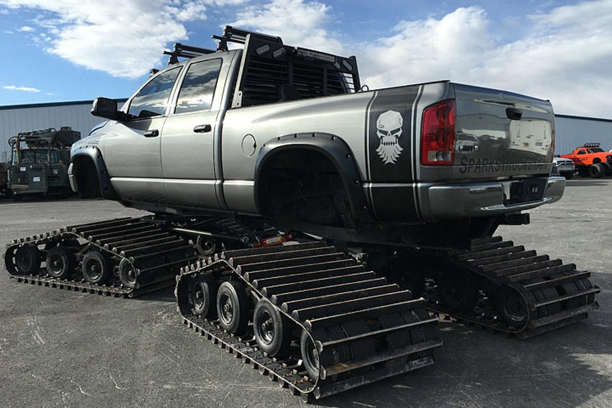 Dodge Ram на гусеницах
