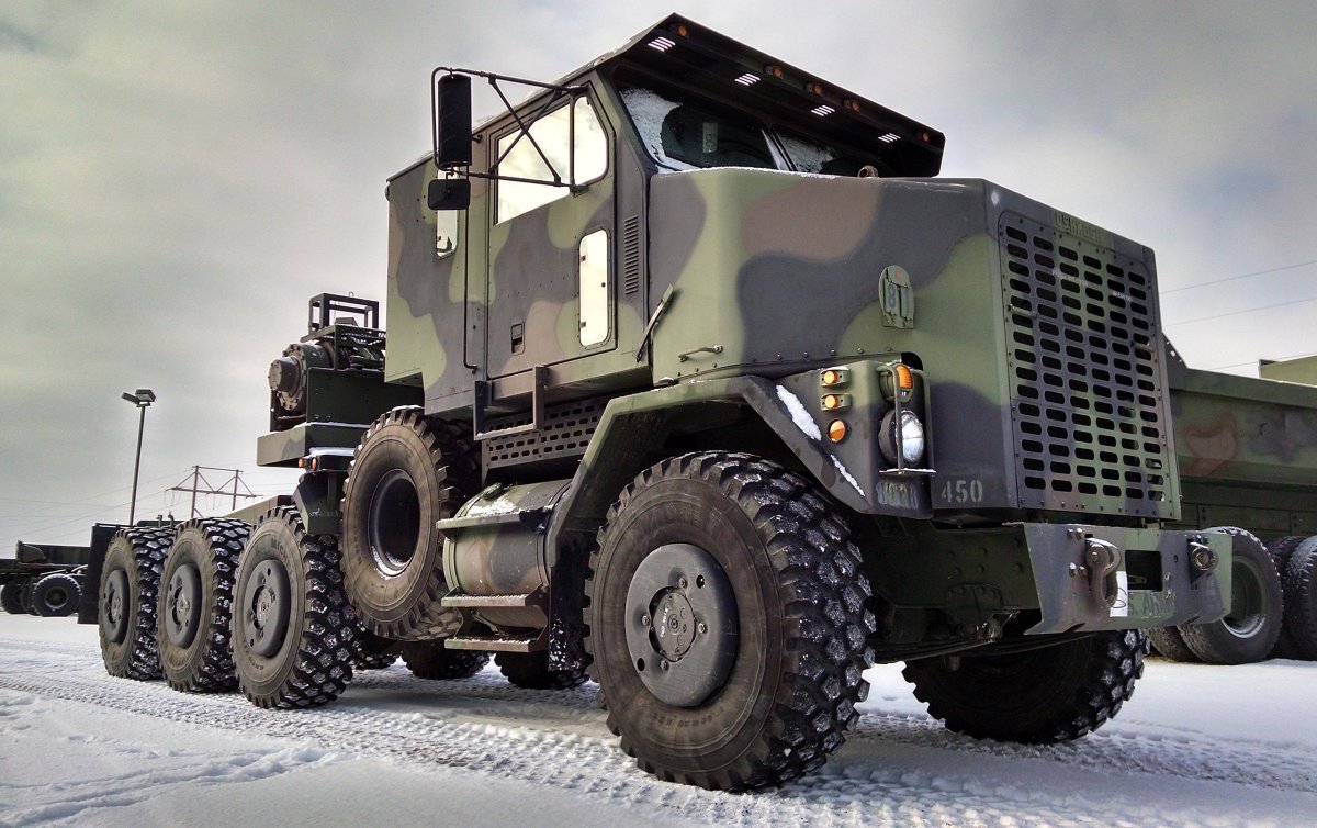 Oshkosh m1070