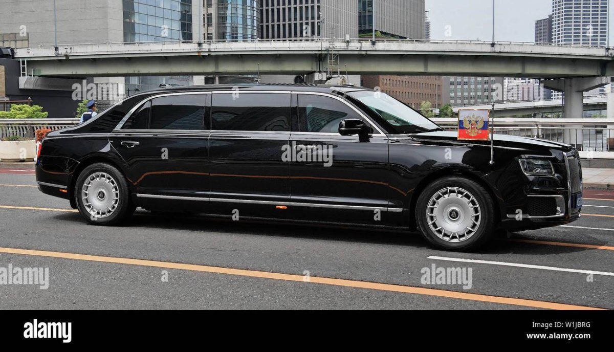 Президентский кортеж Аурус