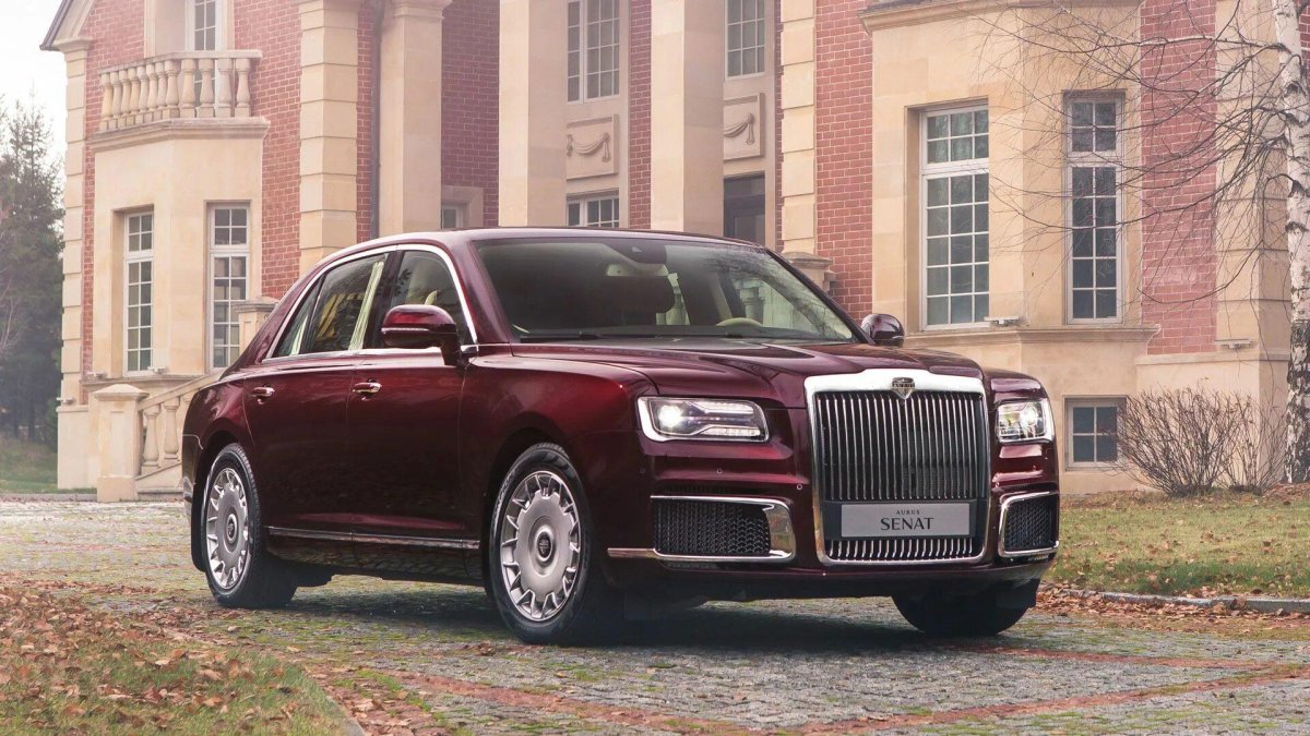 Аурус Сенат комендант