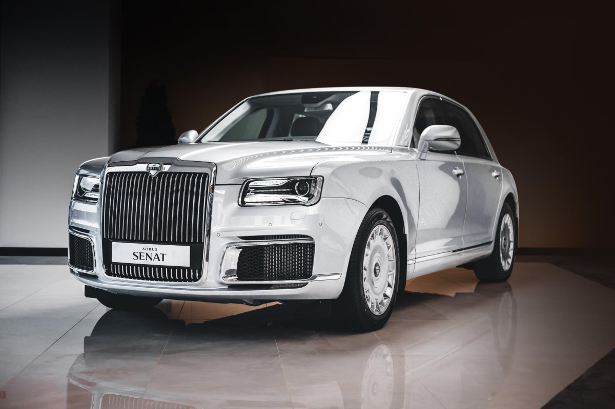 Машина Аурус Сенат