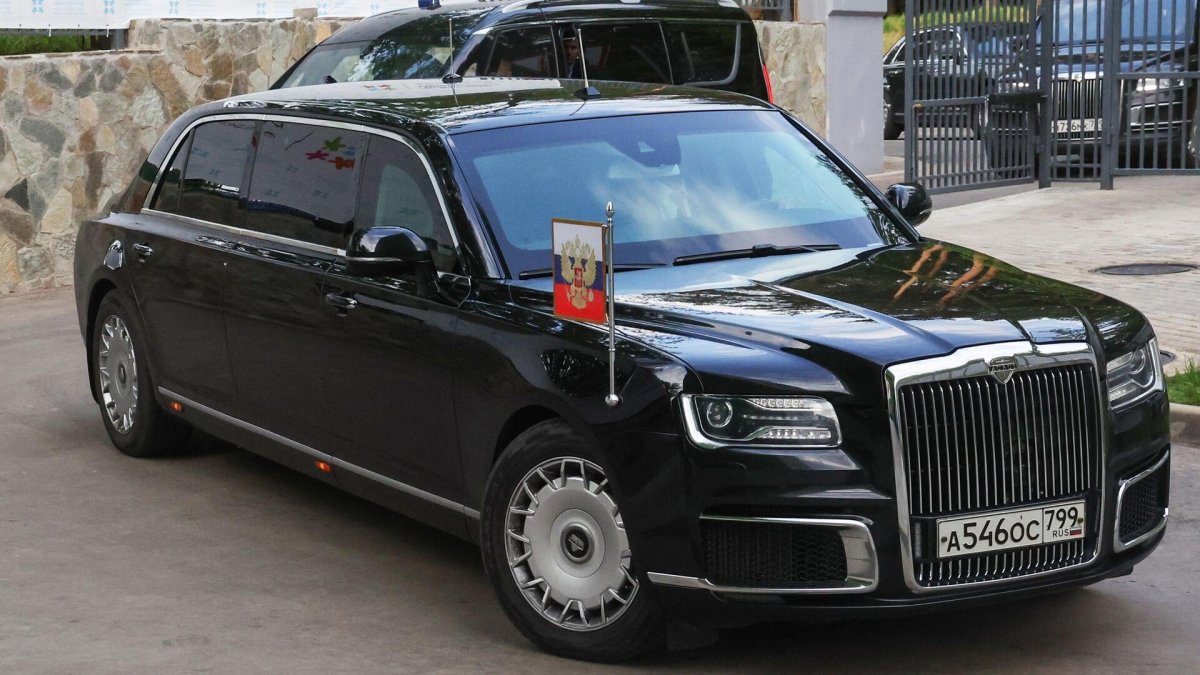Президентский кортеж Аурус