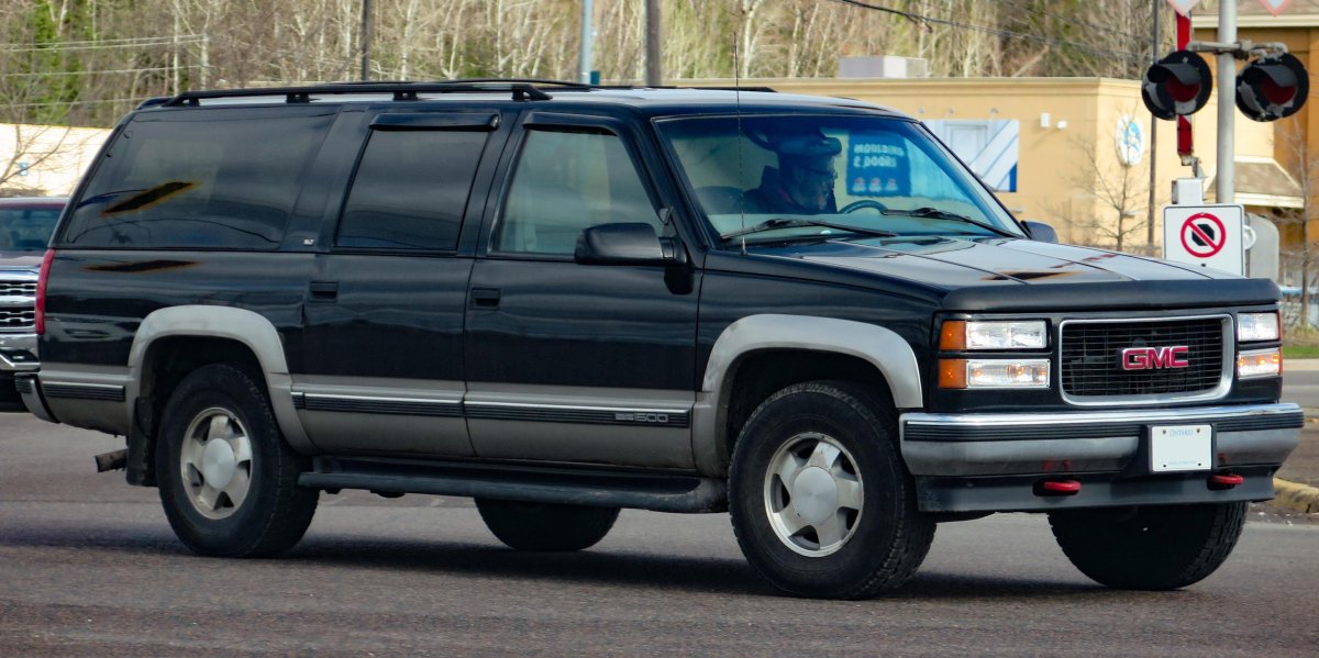 1998 GMC Suburban SLT