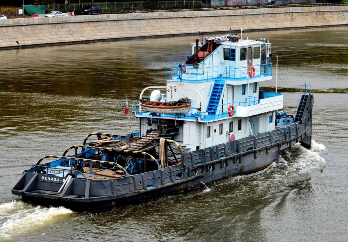 Теплоход буксир-толкач