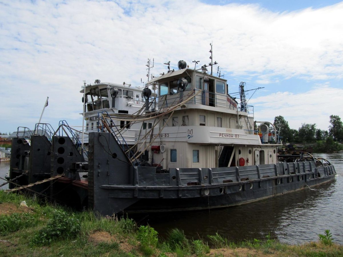 Теплоход Речной 83
