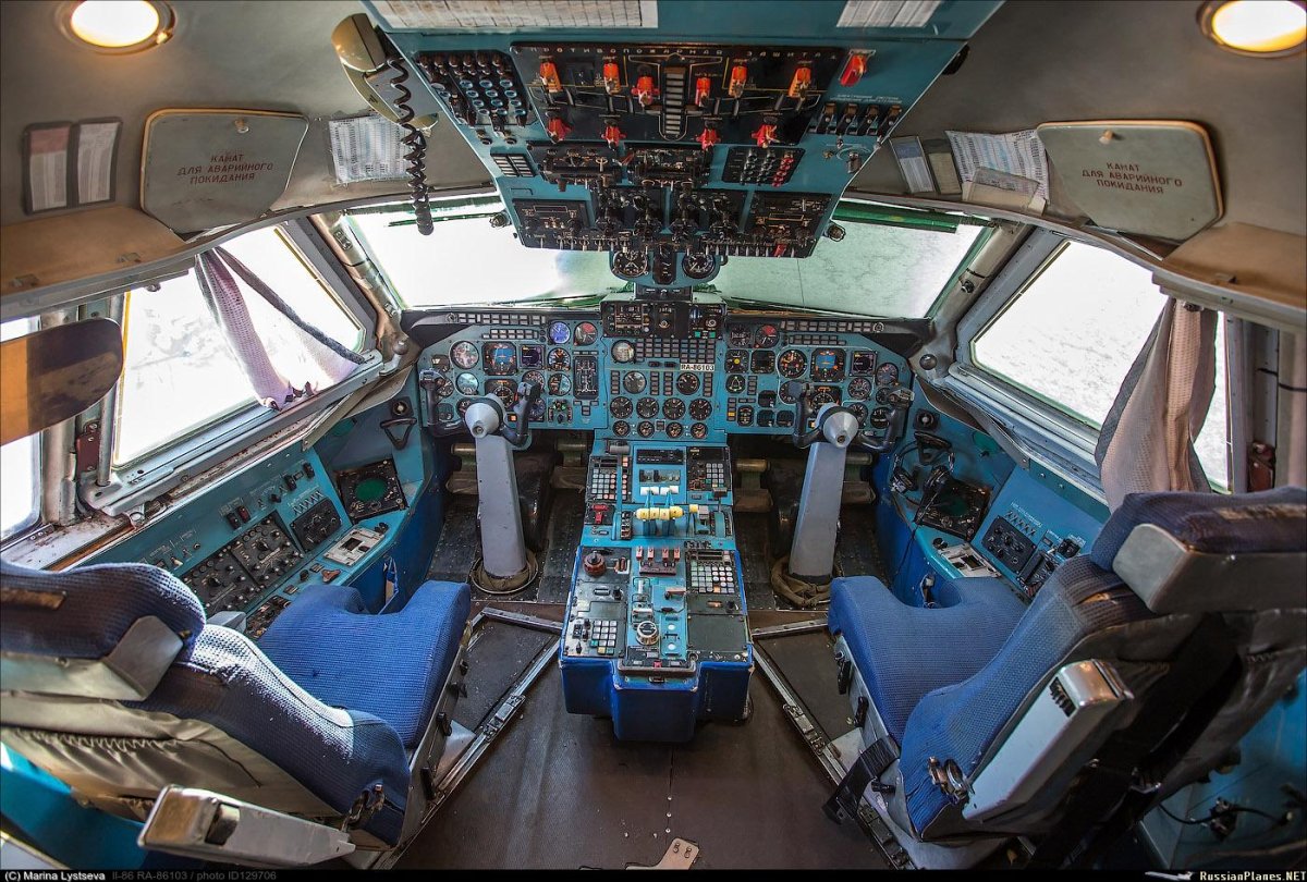 Ил-96 кабина пилотов