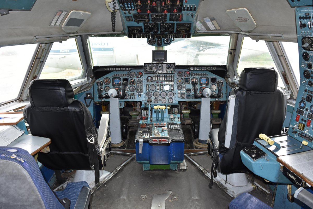 Ил 86 кабина ra-86103