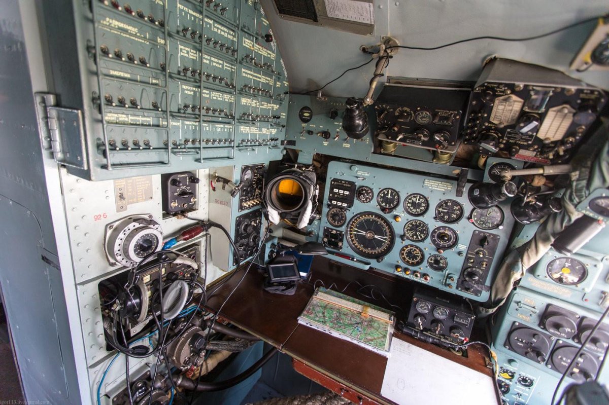 Ил 18 кабина