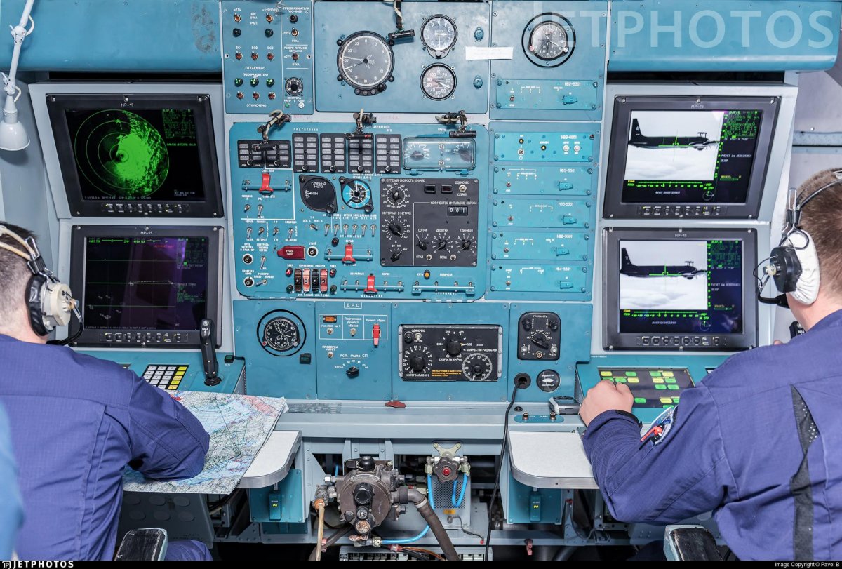 Ил-38н кабина