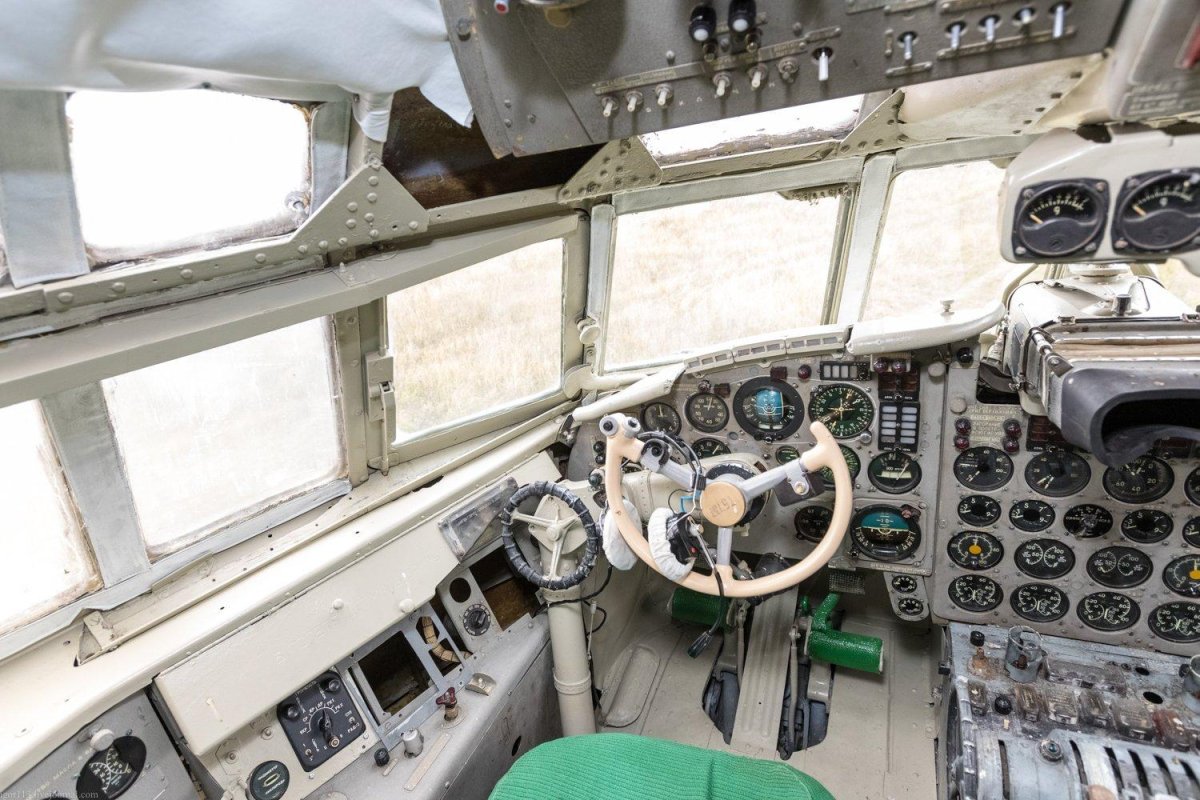 Ил 18 кабина