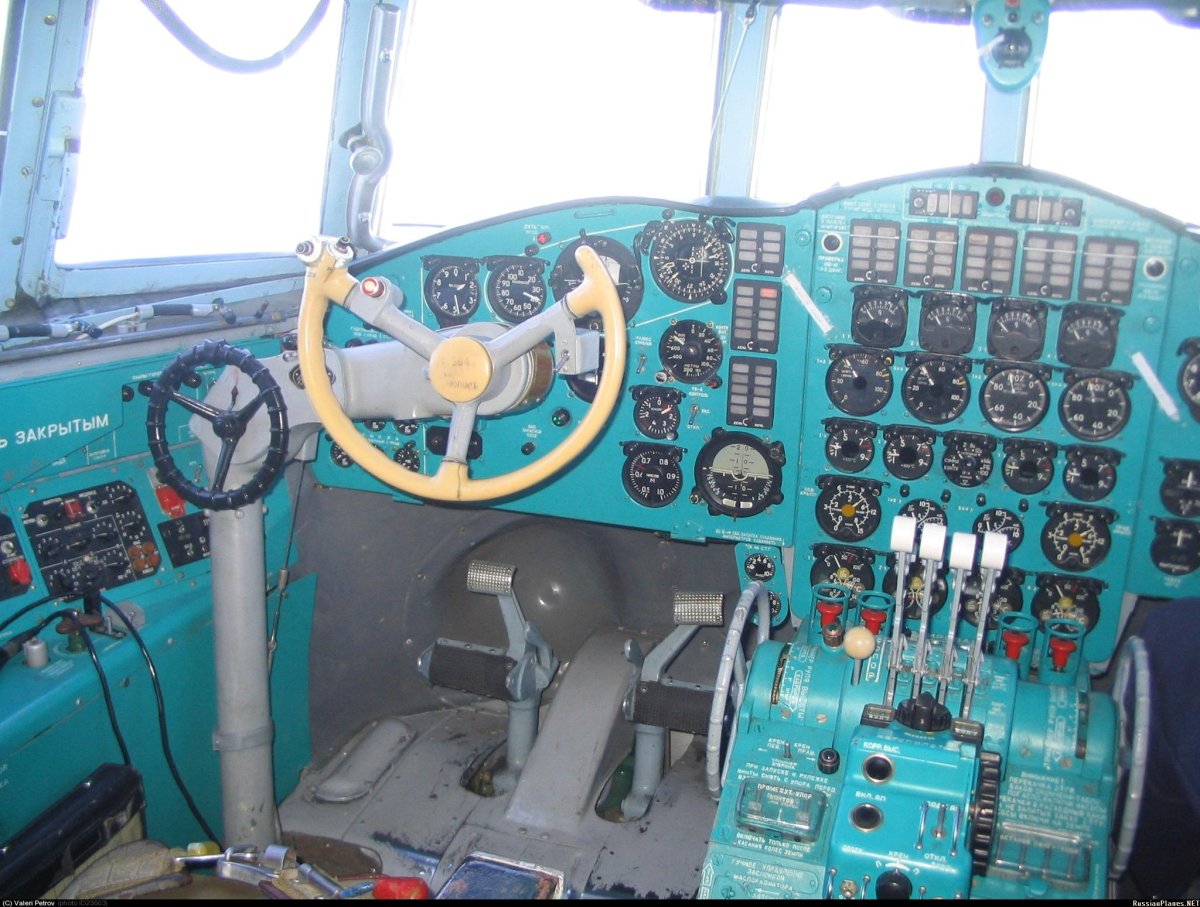 Ил-38 кабина