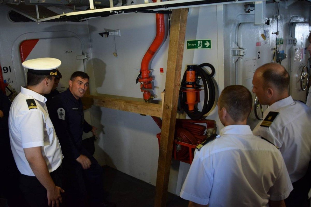 Моряки борются за живучесть корабля