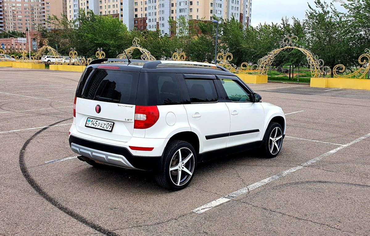 Шкода етти с черной крышей