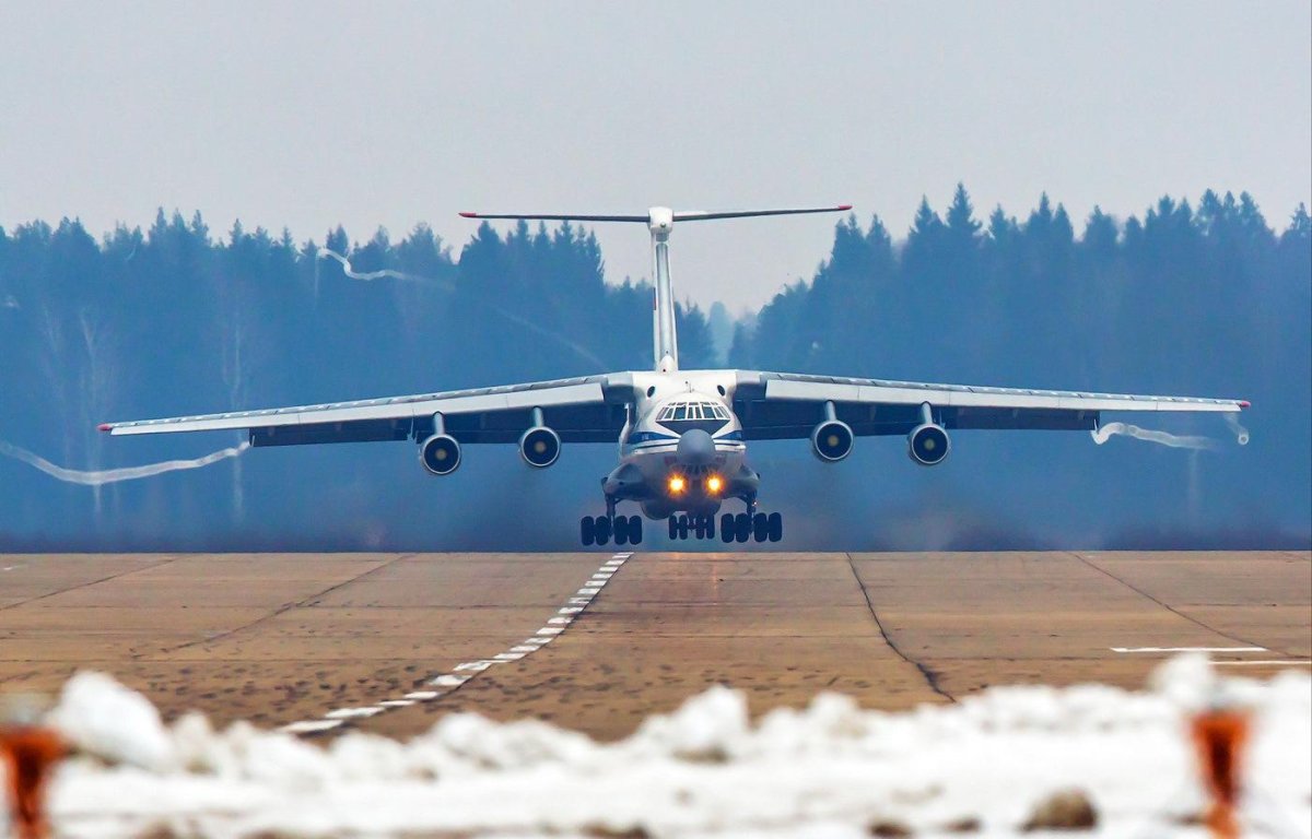 Ил 76 на аэродроме