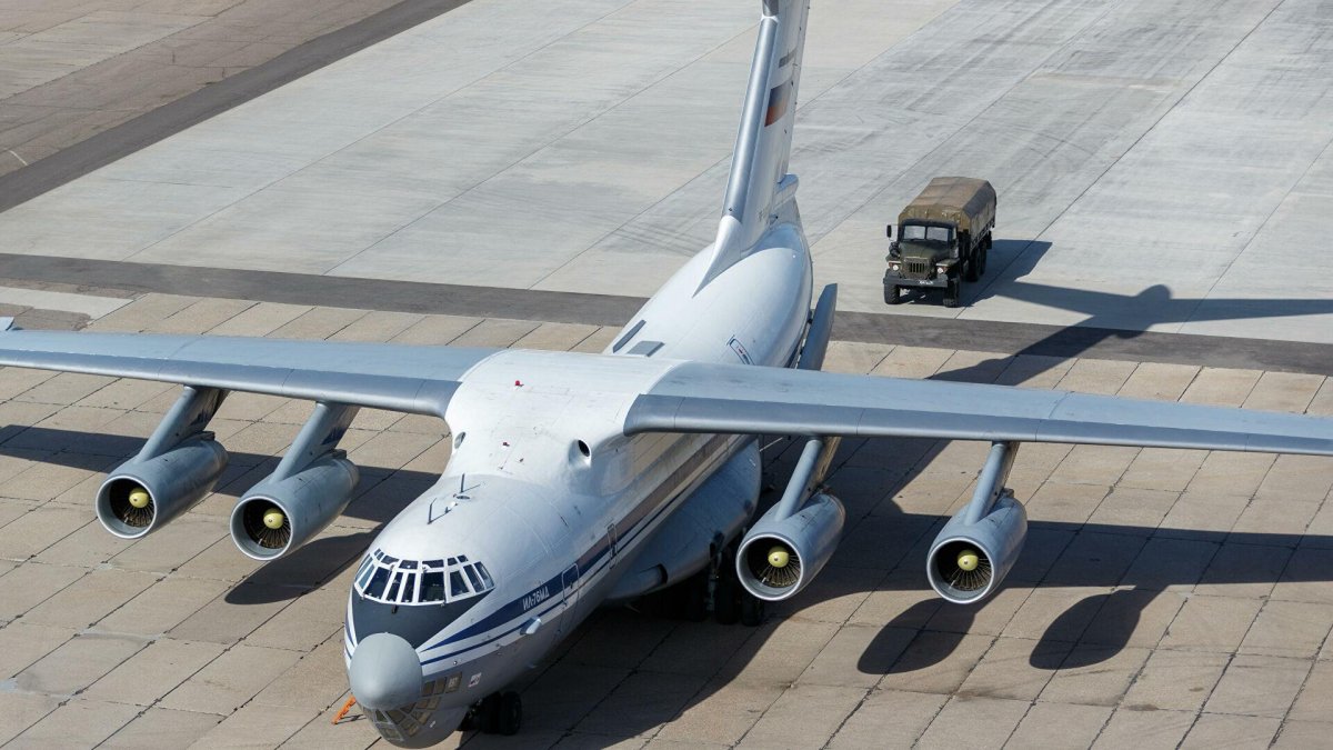 Самолет ил-76 ВКС России